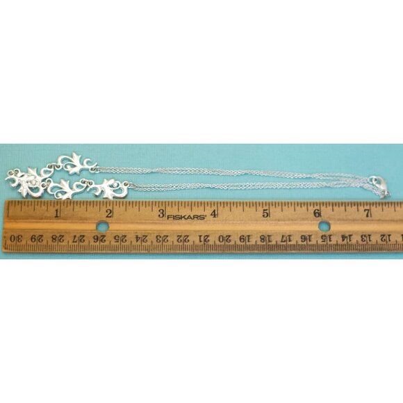 16 inch, Vintage Abstract Wavy Leaves Silver Tone Choker Necklace by Avon - E39 - Picture 3 of 3